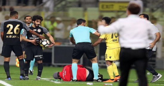 فيديو.. تدخل قوى من لاعب الوصل على مدرب الإمارات السابق