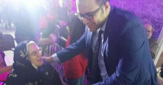 صور .. النائب أحمد زيدان يزور دار المسنين بمسجد الفتح ويوزع هدايا عيد الأم