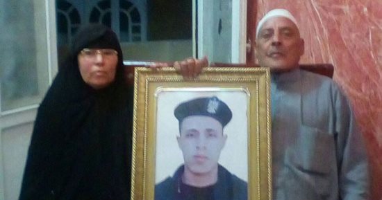 صور.. والد أحد شهداء مذبحة رفح يناشد وزير الأوقاف بافتتاح مسجد الشهيد