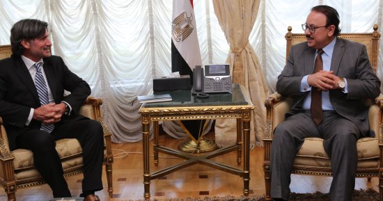وزير الاتصالات يلتقى نائب رئيس شركة "إتش بى" لمنطقة الشرق الأوسط