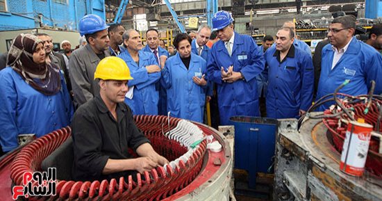 وزير النقل يتفقد ورش صيانة القطارات بالسبتية ويطالب بزيادة الإنتاج الشهرى (صور)