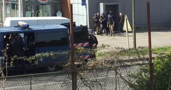 الشرطة الفرنسية تعتقل سيدة يشتبه فى تورطها بحريق أودى بحياة 8 أشخاص فى باريس