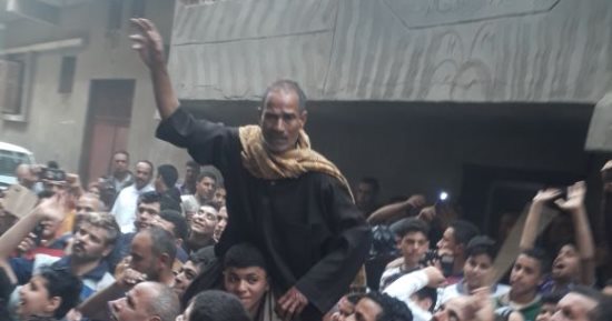 أهالى قرية درين بالدقهلية يطالبون بالإفراج عن عجوز ضبطت بمخدرات فى العمرة