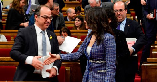 صور.. برلمان كتالونيا يفشل فى انتخاب رئيس للإقليم