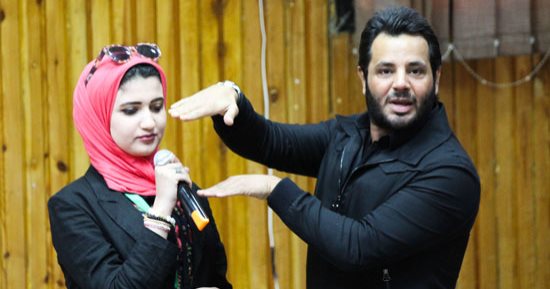 صور.. نيشان يشرح لطلاب "إعلام القاهرة" مقومات الثقة بالنفس