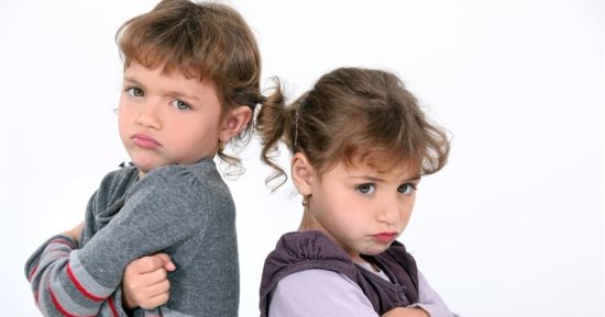 المقارنة والأنانية.. 3 أسباب لانحراف أخلاق الأطفال ونصائح لتجنبها