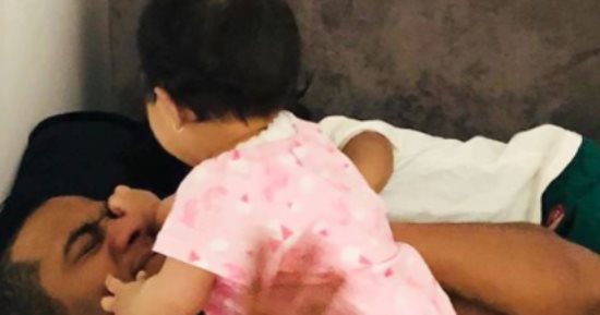 محمد رمضان ينشر صوره مع أولاده ويعلق: "الدقيقة مع أسرتى بتفرق كتير"