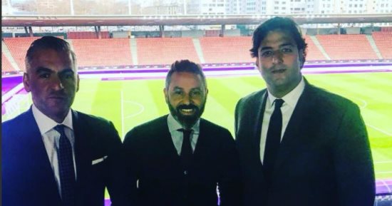 شاهد.. ميدو حازم إمام وسيف زاهر فى ملعب مباراة مصر والبرتغال بسويسرا