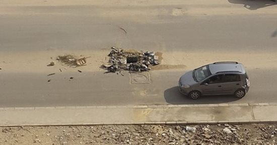 صورة.. بلاعة مفتوحة وسط طريق الخمسين فى زهراء المعادى تنذر بوقوع حوادث