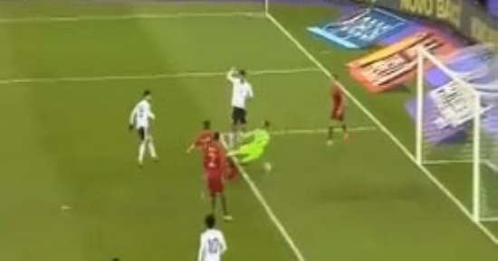 فيديو.. عبد الله السعيد يهدر هدفا لمصر أمام البرتغال
