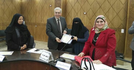 وكيل تعليم القليوبية يكرم الفائزين بمسابقة لمحات مصرية