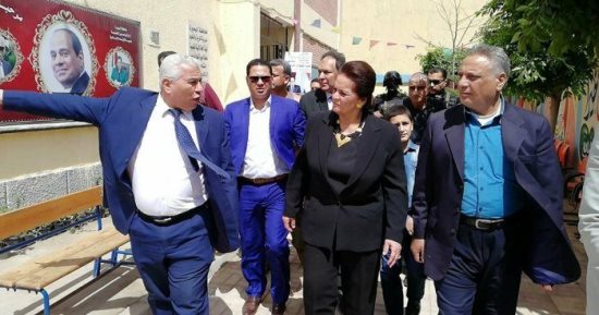 صور.. محافظ البحيرة تتفقد جاهزية اللجان الإنتخابية