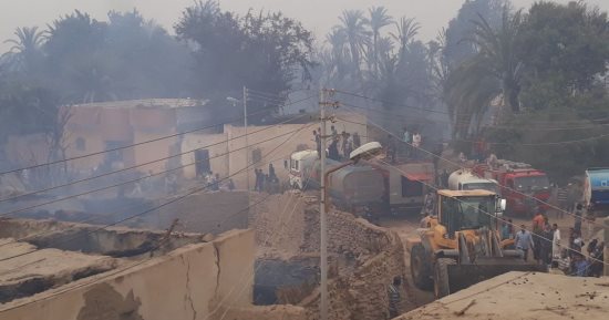 محافظ الجيزة: تضرر 25 منزلا من حريق الواحات وتحرير 50 محضرا للمزارعين لإهمالهم