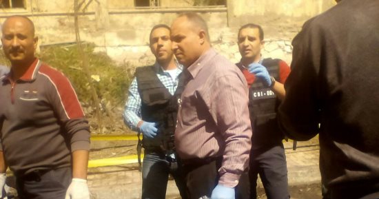 صور.. الأدلة الجنائية والنيابة تواصل رفع البصمات من موقع انفجار الإسكندرية