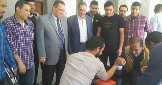 صور.. تنس الطاولة ومصارعة الذراعيين فى بداية الأنشطة الطلابية بجامعة المنيا