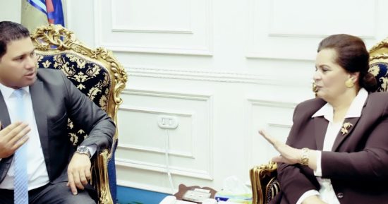 محافظ البحيرة تحيل 75 واقعة فساد للنيابة وتجازاى 2450 موظفا للتقصير فى العمل