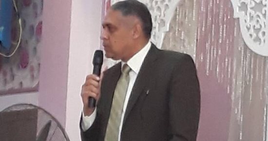 صور.. مدير مباحث سوهاج يجتمع بالعُمد والخفراء قبل انطلاق ماراثون الانتخابات