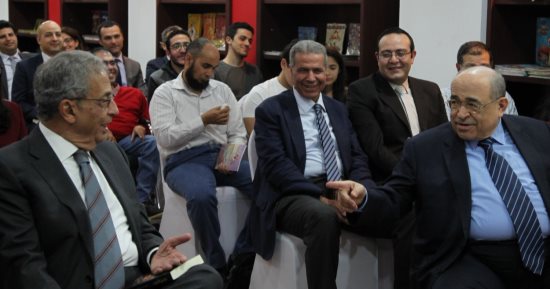 صور.. دار نهضة مصر تحتفل بكتاب "حى بين الأموات" لـ محمد البدرى