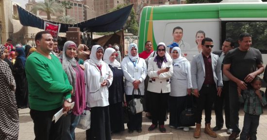 الكشف على 3 آلاف مواطن فى قافلة طبية متنقلة لأهالى منشأة البكارى فى الجيزة