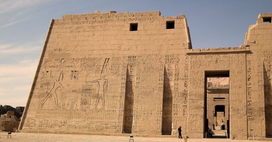 س وج.. كل ما تريد معرفته عن معبد رمسيس الثالث "هابو"؟