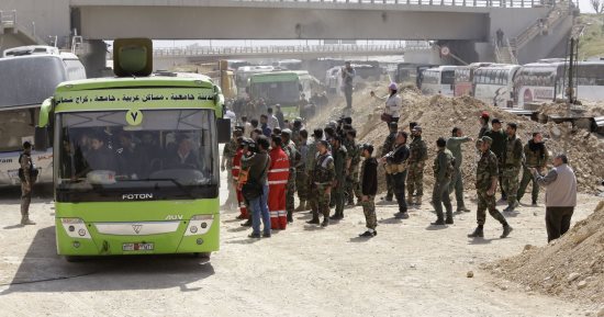 الدفاع الروسية: خروج 1092 مدنيا من الغوطة الشرقية عبر مخيم الوافدين