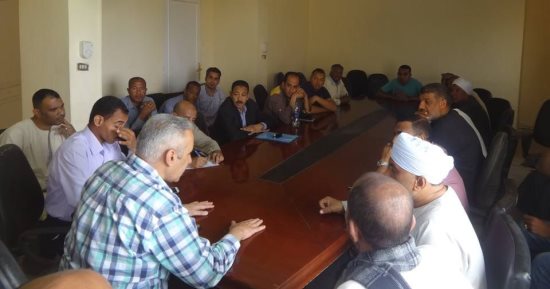 رئيس مدينة الأقصر يبحث توفيق أوضاع مستغلى البازارات السياحية بالكرنك