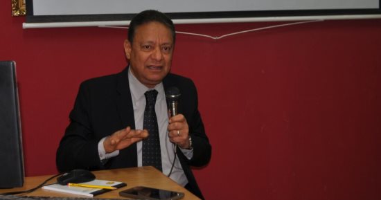 كرم جبر يدلى بصوته فى الانتخابات الرئاسية بالقاهرة الجديدة