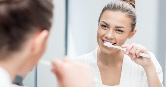 ماتستهونش بيها.. نزيف اللثة أثناء غسيل الأسنان إنذار لفقدانها