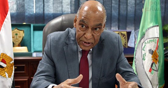 الرئيس السيسى يمنح رئيس قضايا الدولة السابق وسام الجمهورية من الطبقة الأولى