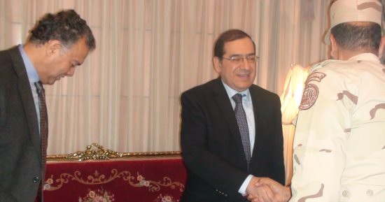 صور.. وزير البترول يصل ميناء دمياط لوضع حجر أساس مصنع مشتقات الميثانول  