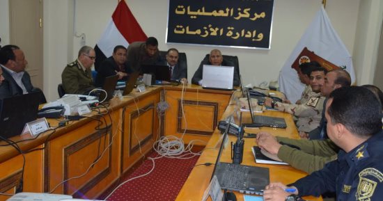 محافظ الوادى الجديد يتابع غرفة عمليات الانتخابات الرئاسية بالمحافظة