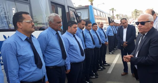 محافظ بورسعيد يوصى سائقى سيارات نقل الناخبين بحسن معاملة كبار السن