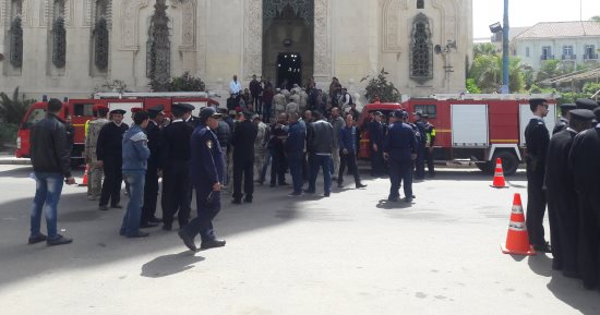 وصول جثماين شهيدى الإسكندرية وتوافد المعزيين لبدء مراسم الجنازة العسكرية