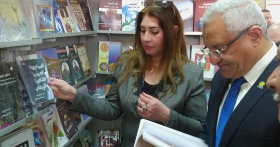 صور.. هيئة الكتاب تفتتح معرضا للكتاب فى جامعة المنيا