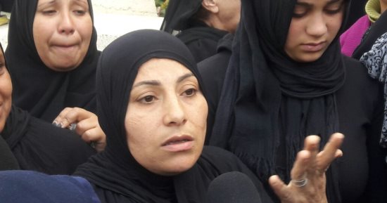 أرملة شهيد حادث الإسكندرية: زوجى يزف للسماء وأوصانى بالتصويت فى الانتخابات (صور)