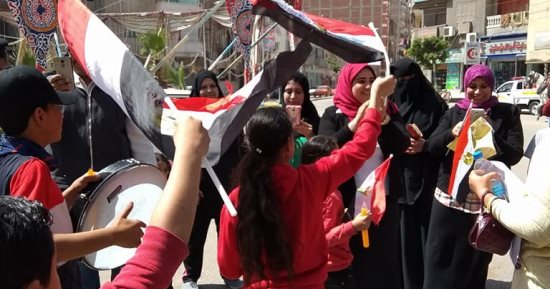 صور.. اقبال كبير من المواطنيين بالإسماعيلية على لجان الانتخابات الرئاسية 