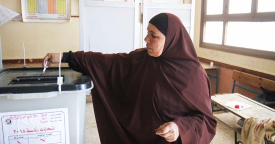 صور.. إقبال كثيف لسيدات العياط على لجان التصويت فى الانتخابات الرئاسية