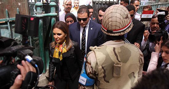 وزيرة الاستثمار: المشاركة فى الانتخابات رسالة تؤكد وحدة المصريين (صور)