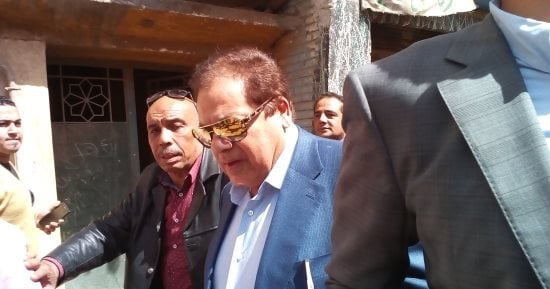 محمد أبو العينين يدلى بصوته فى الانتخابات بمدرسة صلاح سالم
