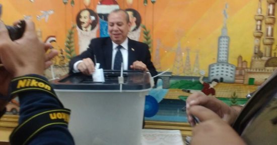محافظ دمياط يدلى بصوته فى انتخابات الرئاسة