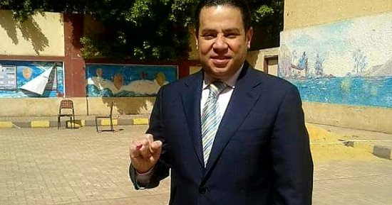 وزير قطاع الأعمال العام يدلى بصوته فى الانتخابات الرئاسية بالمعادى.. صور