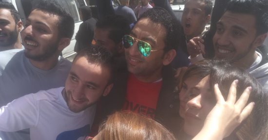 فيديو.. شحتة كاريكا يشارك فى احتفالات أهالى حدائق القبة بالانتخابات   