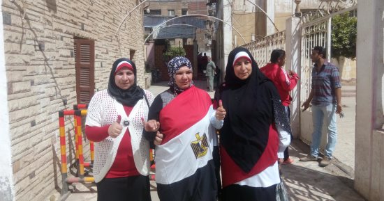 صور .. موظفو الشباب والرياضه بالغربيه يحتفلون داخل اللجان بأغنية " قالوا ايه " 