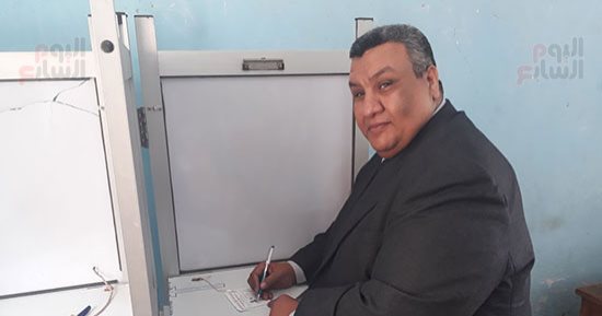 النائب مصطفى سالم يدلى بصوته فى الانتخابات الرئاسية بسوهاج
