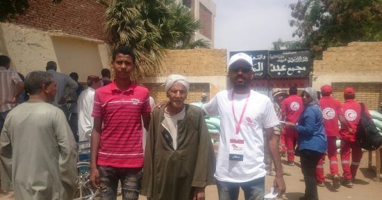 صور.. كبار السن يسيطرون على مشهد الانتخابات الرئاسية فى أسوان