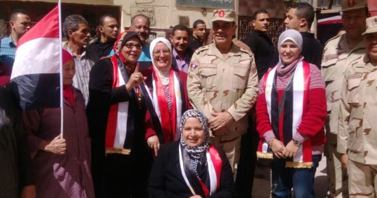 صور.. قائد المنطقة المركزية العسكرية يتفقد اللجان الانتخابية بمصر الجديدة