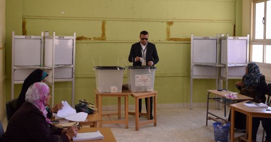 محمد الجارحى يدلى بصوته فى 6 أكتوبر.. ويؤكد: "المشاركة دورنا تجاه وطنا"