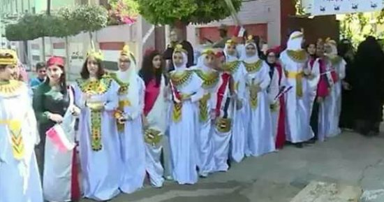 مشاهد أثارت إعجاب رواد السوشيال ميديا فى أول أيام الانتخابات.. فتيات المنصورة بالزى الفرعونى أمام اللجان.. رجال الأزهر بالقفطان فى المنوفية.. كبار السن يتصدرون المشهد.. واحتفالات أهالى بورسعيد الأكثر تداولا