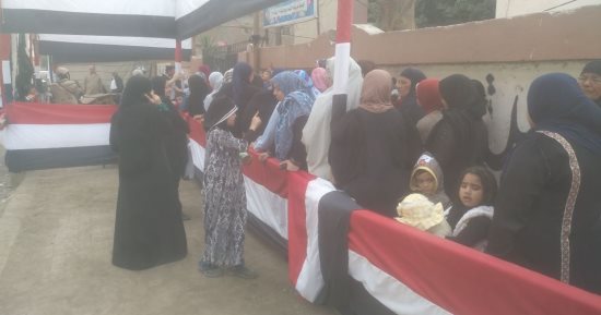  السيدات يشاركن بكثافة بلجنة مدرسة الشهيد الذهبى بحدائق القبة  