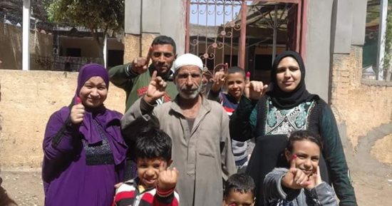 صور.. كبار السن والسيدات يتصدرون المشهد فى انتخابات الرئاسة بالغربية